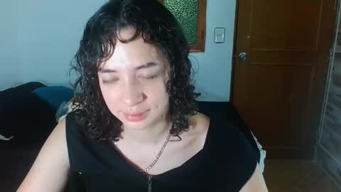 Snapshot of sajecrismaa chatting on September 17, 3:48 am crisma online show from September 17, 3:48 am