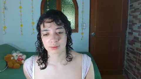 Snapshot of sajecrismaa chatting on October 19, 5:04 pm crisma online show from October 19, 5:04 pm