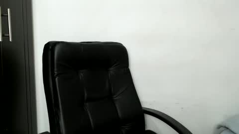 Snapshot of sakhmett1 chatting on February 6, 3:37 am Sarah online show from February 6, 3:37 am