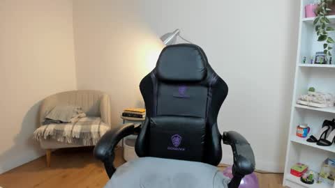 Sakura Harper online show from October 4, 6:30 am