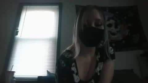 Salem Veil online show from March 1, 11:04 pm