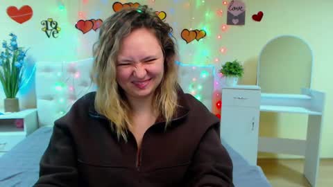 Snapshot of sallyverda chatting on February 27, 6:42 pm Sally online show from February 27, 6:42 pm
