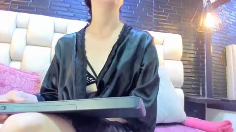 Snapshot of salo_heavenn chatting on January 4, 1:31 pm salome online show from January 4, 1:31 pm