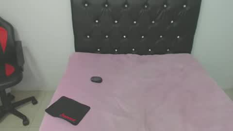 Snapshot of salomeswet chatting on January 8, 1:00 am martina online show from January 8, 1:00 am