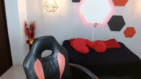 Snapshot of salomeswet chatting on December 25, 4:12 am martina online show from December 25, 4:12 am