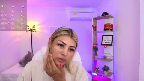 Snapshot of saloomee__ chatting on January 4, 11:22 am SALOME online show from January 4, 11:22 am