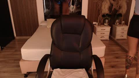 SAM MANSON online show from April 7, 12:29 pm