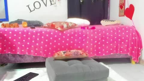  Samanthasmile  online show from May 3, 10:02 pm