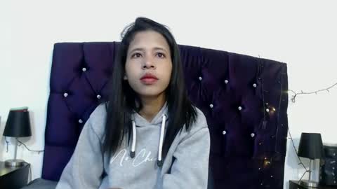 Snapshot of samantha_fox_squirt chatting on December 29, 10:57 pm lizzy online show from December 29, 10:57 pm
