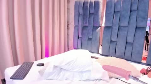 samanthaa_gil_ online show from February 5, 7:00 am