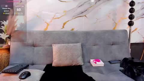 samanthajonexxx online show from September 18, 1:42 pm