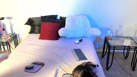 Yaya online show from February 23, 11:25 am