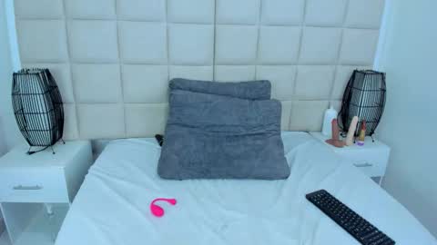 Nice to meet you guys my name is Lina. online show from November 13, 2:43 am