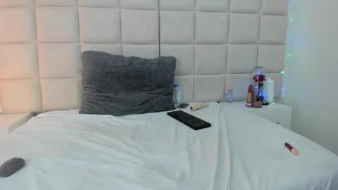 Nice to meet you guys my name is Lina. online show from March 10, 2:21 pm