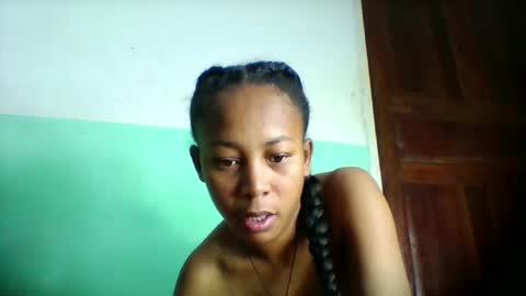 sandra1253099 online show from May 1, 6:16 am
