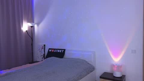 Sandra      Lillys Page    online show from December 8, 4:50 pm