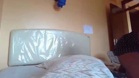 santalicious online show from April 10, 9:37 am