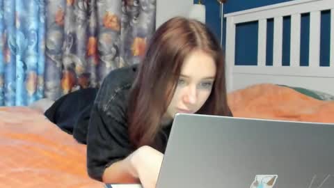 santythousand online show from December 20, 11:25 am