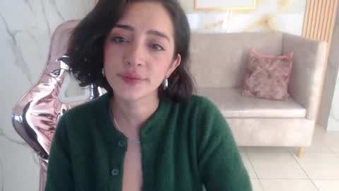 Sara  online show from October 18, 2:09 pm