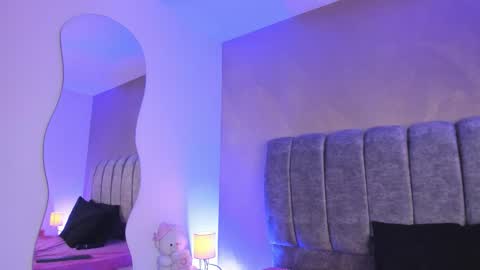 Sara  online show from March 11, 2:53 pm