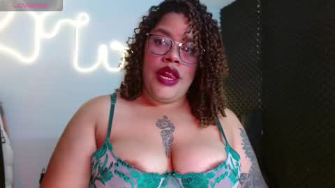 Snapshot of sara_morales17 chatting on October 22, 2:38 am sara online show from October 22, 2:38 am