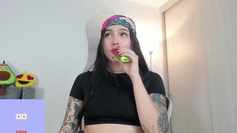 Snapshot of sara_queen9 chatting on January 8, 2:14 am Sara online show from January 8, 2:14 am