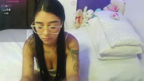 Snapshot of sara_ramirez0 chatting on January 18, 2:25 am sara_ramirez0 online show from January 18, 2:25 am