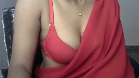 Snapshot of sara_shrma chatting on December 19, 4:34 am sara online show from December 19, 4:34 am