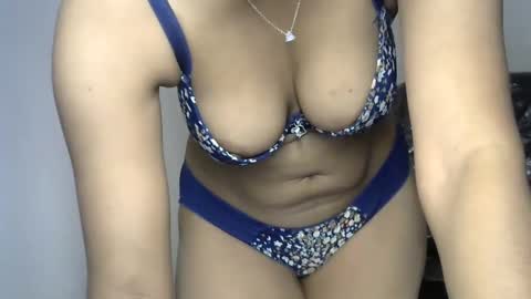 Snapshot of sara_shrma chatting on December 23, 1:40 am sara online show from December 23, 1:40 am