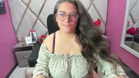 sara_thonson_ online show from April 11, 6:30 am