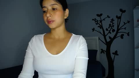 Snapshot of sara_tris chatting on March 7, 1:09 am Sara online show from March 7, 1:09 am