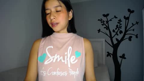 Snapshot of sara_tris chatting on October 22, 1:54 am Sara online show from October 22, 1:54 am