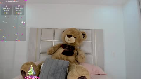 Snapshot of saraa_milleer chatting on January 4, 4:01 am Sara Miller online show from January 4, 4:01 am
