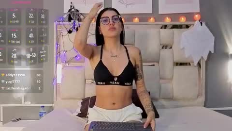 Snapshot of saraa_nix chatting on October 3, 3:44 am sara online show from October 3, 3:44 am