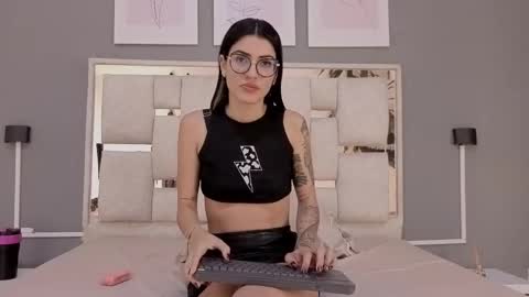 sara online show from November 21, 3:08 am