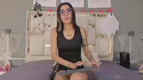 Snapshot of saraa_nix chatting on October 17, 3:21 am sara online show from October 17, 3:21 am