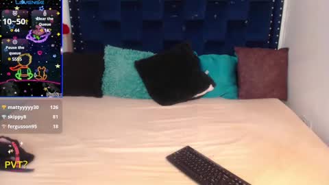 Snapshot of saraapril_1 chatting on February 21, 10:26 pm SARAHGIL online show from February 21, 10:26 pm