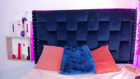 SARAHGIL online show from November 16, 12:38 pm