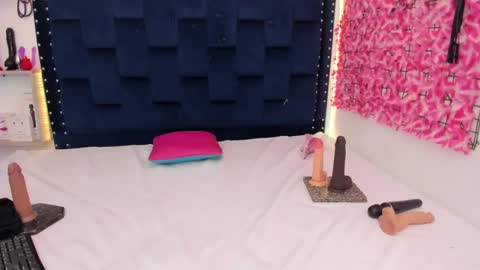 Snapshot of saraapril_1 chatting on September 25, 3:05 am SARAHGIL online show from September 25, 3:05 am