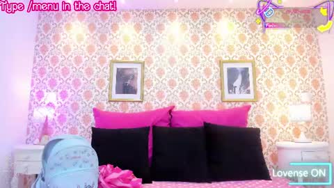 SaraAvila  online show from June 9, 9:47 pm