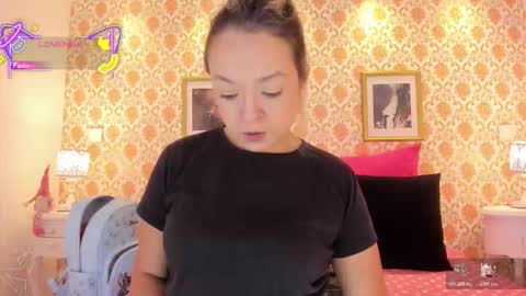 SaraAvila  online show from November 26, 8:10 pm