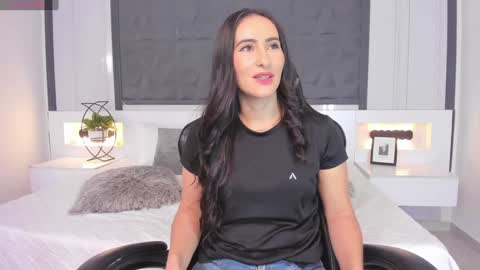 Snapshot of saragomez_1 chatting on January 28, 12:00 pm Sara Gomez online show from January 28, 12:00 pm