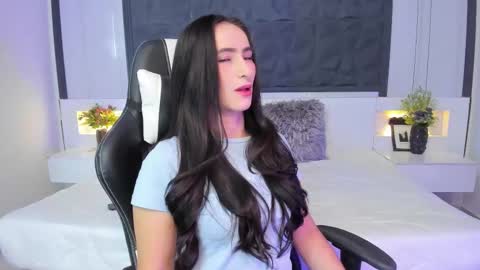 Snapshot of saragomez_1 chatting on October 6, 12:44 pm Sara Gomez online show from October 6, 12:44 pm