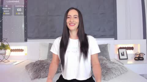 Snapshot of saragomez_1 chatting on January 6, 12:02 pm Sara Gomez online show from January 6, 12:02 pm