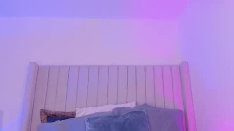 Sarah Bonneth online show from December 16, 11:38 am