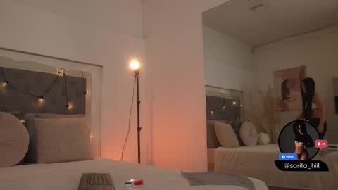 Snapshot of sarah_hiill chatting on October 15, 8:00 pm online show from October 15, 8:00 pm