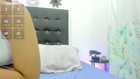 Snapshot of sarah_lowee chatting on September 25, 10:29 pm sarah_lowee online show from September 25, 10:29 pm