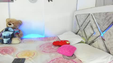 sarah_lowee online show from June 2, 7:09 am