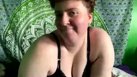 Sarah online show from August 3, 5:18 pm