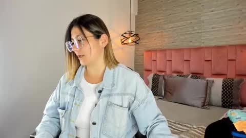 Sarah Deyvis online show from October 24, 6:48 pm